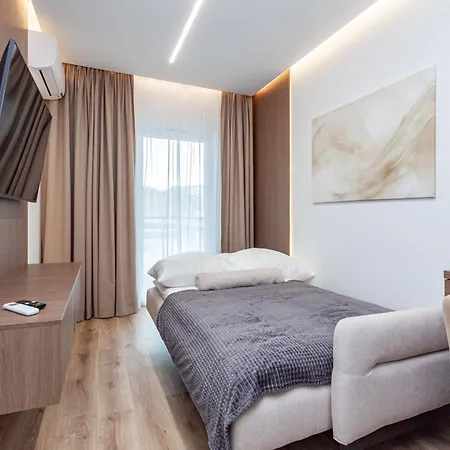 Apartly Apartment *