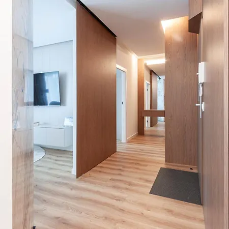 Apartly Apartment *